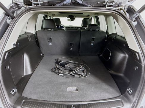 Used 2022 Jeep Grand Cherokee Limited 4xe image 27