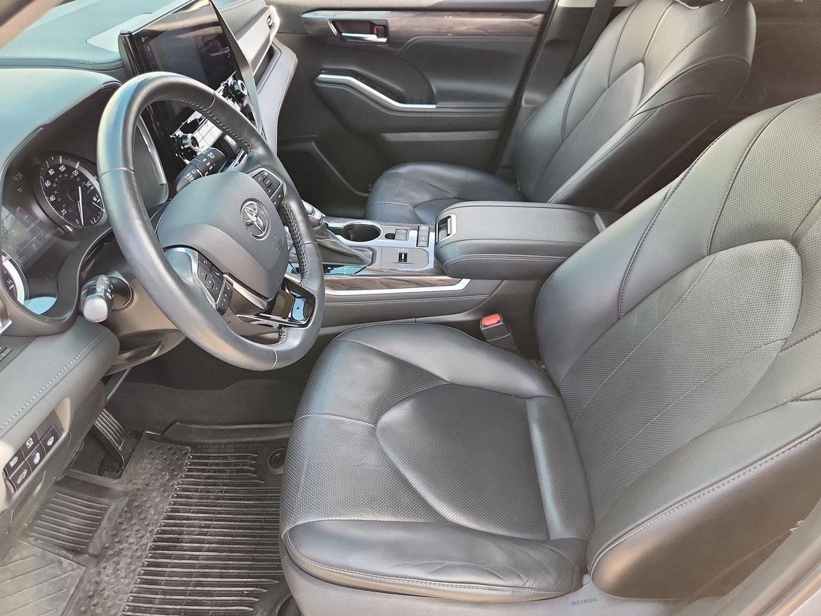Used 2021 Toyota Highlander Limited FWD image 20