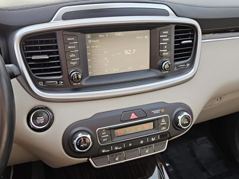 Used 2020 Kia Sorento EX image 17