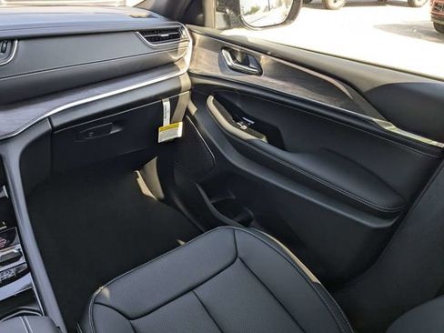 New 2025 Jeep Grand Cherokee L Overland w/ Trailer Tow Package image 18