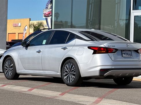 Used 2024 Nissan Altima 2.5 SV image 8