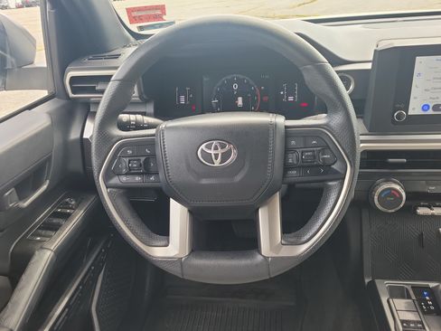 Used 2025 Toyota 4Runner SR5 AWD/4WD image 21