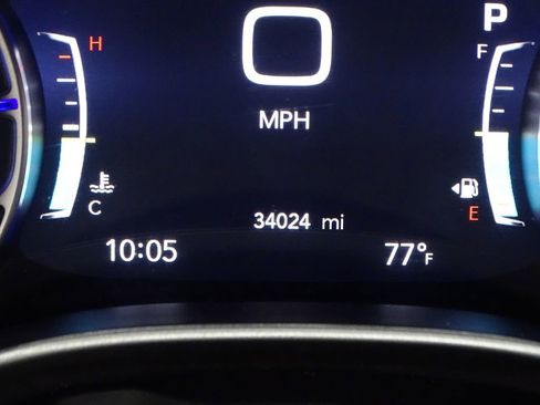 Used 2024 Chrysler Pacifica Touring-L image 40