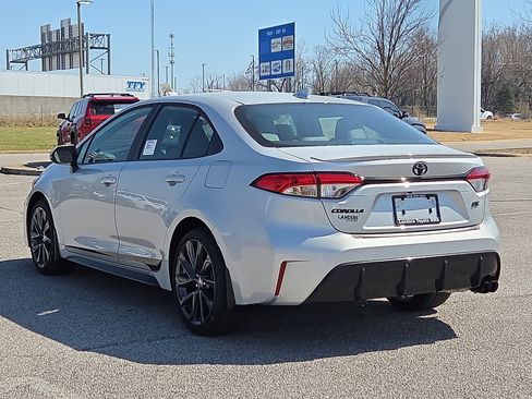 New 2026 Toyota Corolla SE image 3