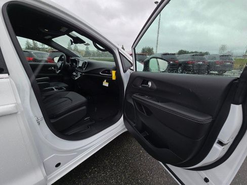 New 2026 Chrysler Voyager LX FWD image 11