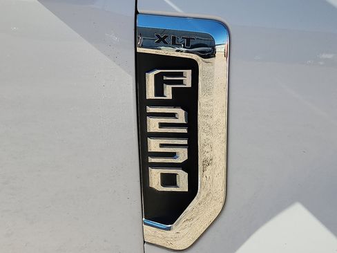 Used 2017 Ford F250 XLT w/ XLT Value Package image 8