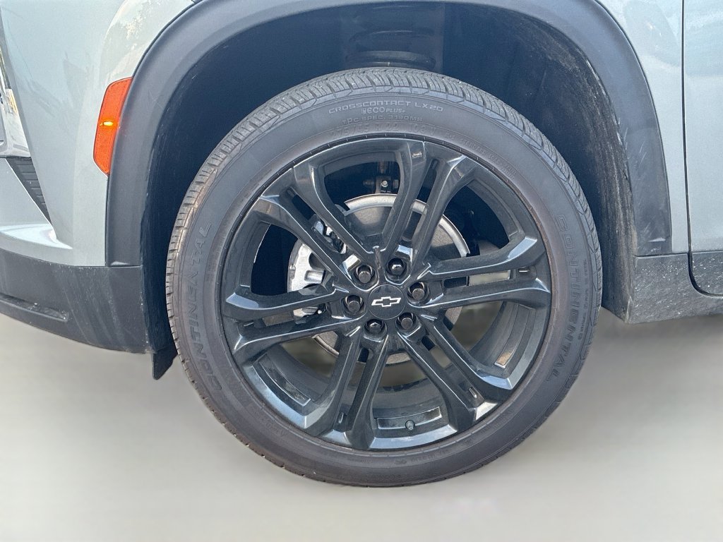Used 2026 Chevrolet Traverse LT w/ LPO, Floor Liner Package FWD image 3