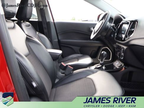 Used 2019 Jeep Compass Latitude FWD image 9