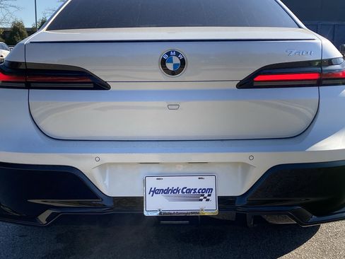 Used 2025 BMW 740i w/ Premium Package image 44