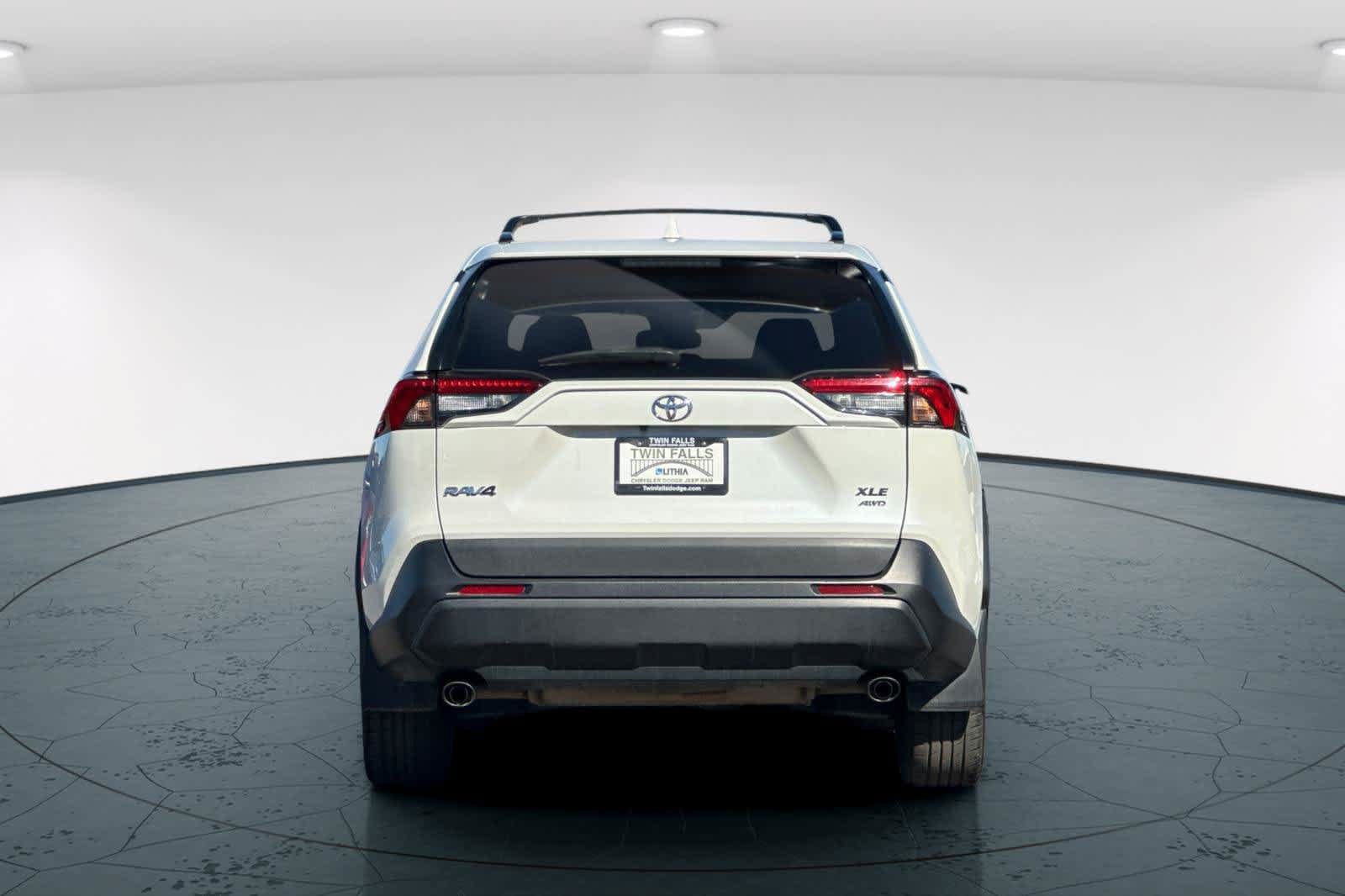 Used 2022 Toyota RAV4 XLE Premium AWD/4WD image 7