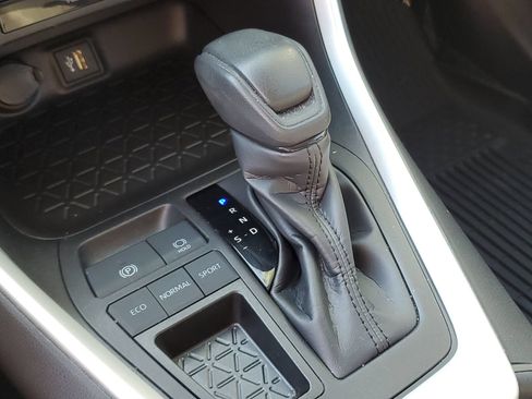 Used 2023 Toyota RAV4 LE FWD image 31