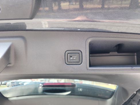 Used 2019 GMC Terrain Denali w/ Advanced Safety Package image 11