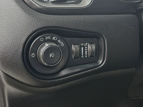 Used 2022 Jeep Renegade Latitude w/ Convenience Group image 10