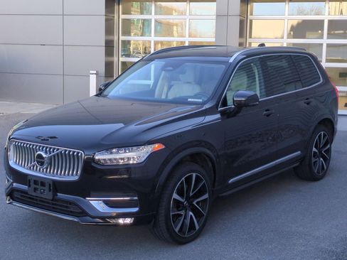 Used 2023 Volvo XC90 B5 Plus w/ Protection Package Premier image 8