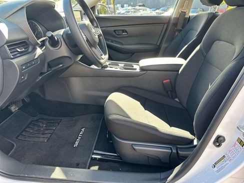 Used 2025 Nissan Sentra S image 9