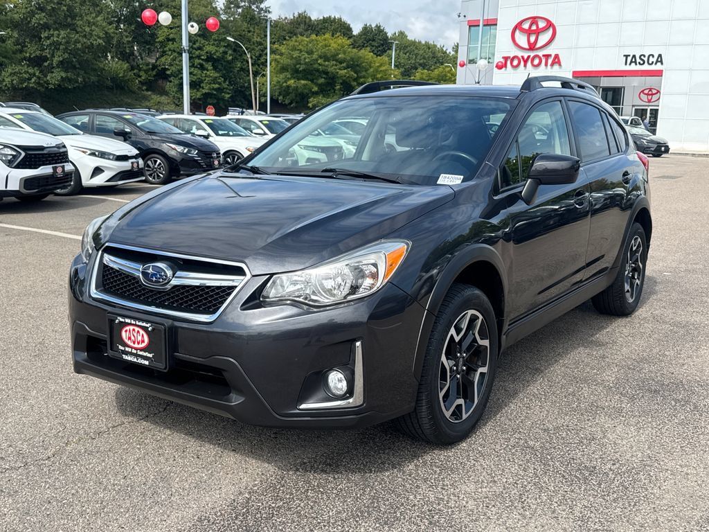 Used 2017 Subaru Crosstrek 2.0i Premium AWD/4WD image 3