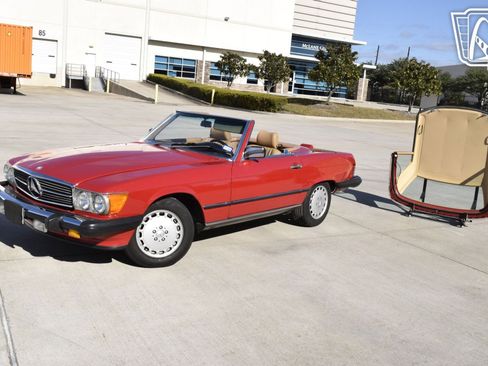 Used 1988 Mercedes-Benz 560 SL image 2