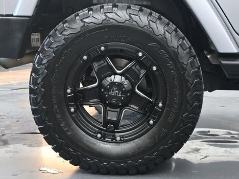 Used 2013 Jeep Wrangler Unlimited Sahara w/ Dual Top Group image 9