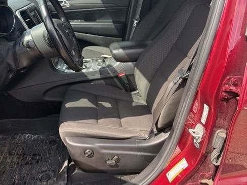 Used 2021 Jeep Grand Cherokee Laredo image 5