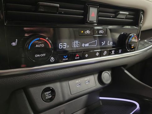 Used 2024 Nissan Rogue SL w/ SL Premium Package FWD image 16