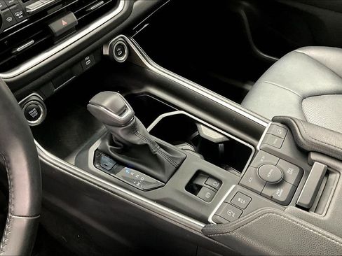 Used 2025 Toyota Grand Highlander AWD image 17