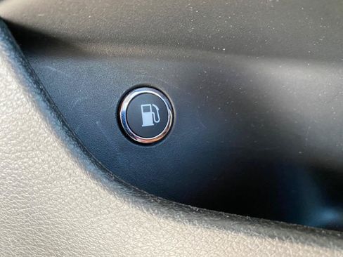 Used 2024 Chrysler Pacifica Limited FWD image 61
