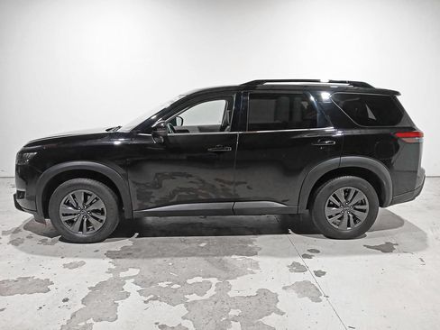 Used 2024 Nissan Pathfinder SV w/ SV Premium Package AWD/4WD image 4