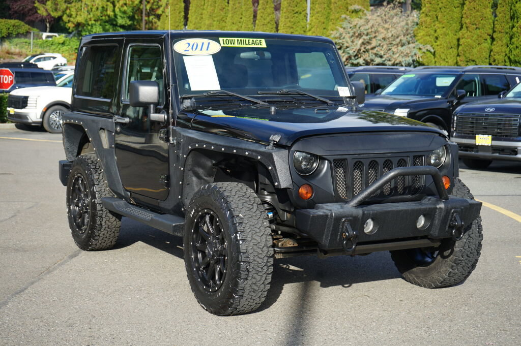 Used 2011 Jeep Wrangler Sahara w/ Connectivity Group AWD/4WD image 3