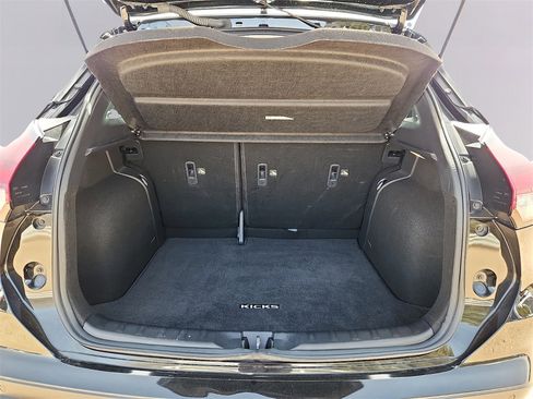 Used 2023 Nissan Kicks SR w/ SR Premium Package image 12