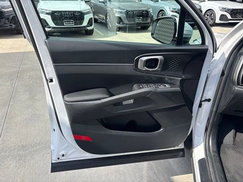 Used 2025 Kia Sorento EX w/ Panoramic Sunroof Package FWD image 10