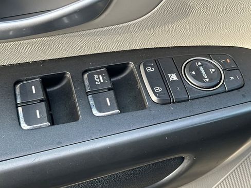 Used 2021 Kia Sedona EX image 13