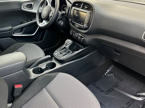 Used 2024 Kia Soul LX w/ Option Group 015 image 17