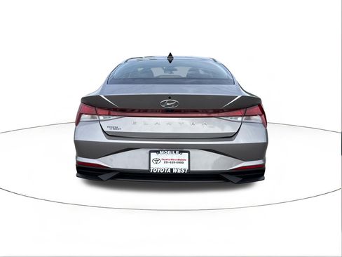 Used 2023 Hyundai Elantra SEL w/ Convenience Package FWD image 4