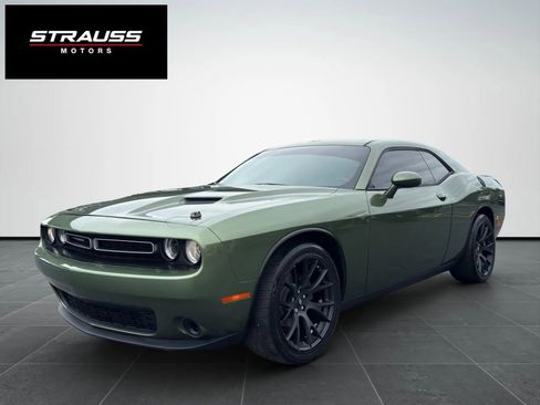 Used 2018 Dodge Challenger SXT RWD image 4