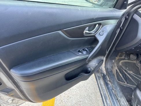 Used 2014 Nissan Rogue SV w/ SV Premium Package image 19