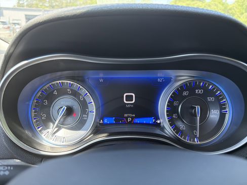 Used 2022 Chrysler 300 Touring w/ Sport Appearance Package RWD image 12