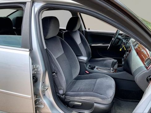 Used 2011 Chevrolet Impala LT FWD image 18