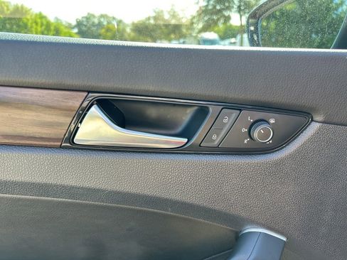 Used 2022 Volkswagen Passat 2.0T image 18