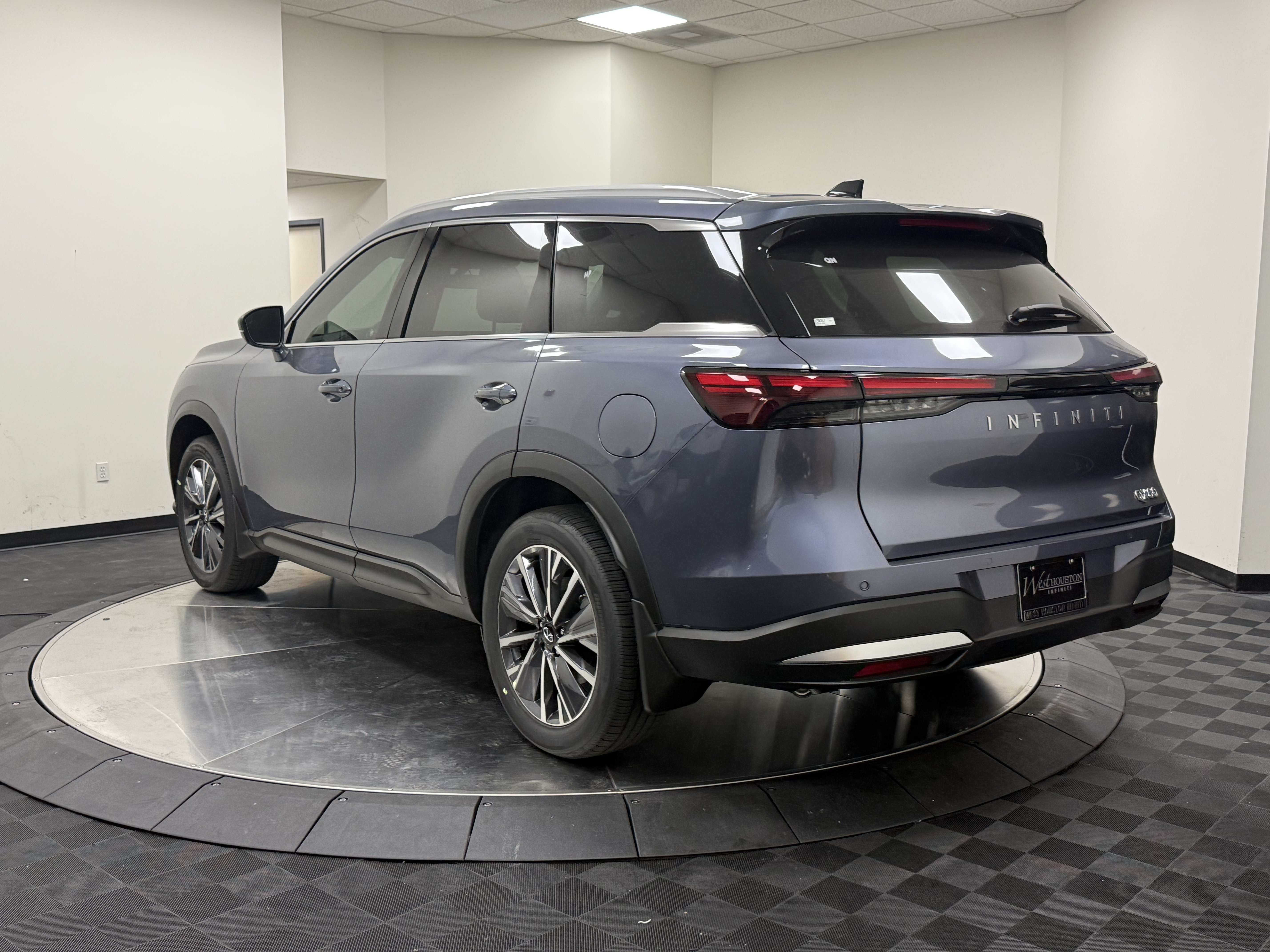 Certified 2027 INFINITI QX60 Luxe w/ Cargo Package FWD image 5