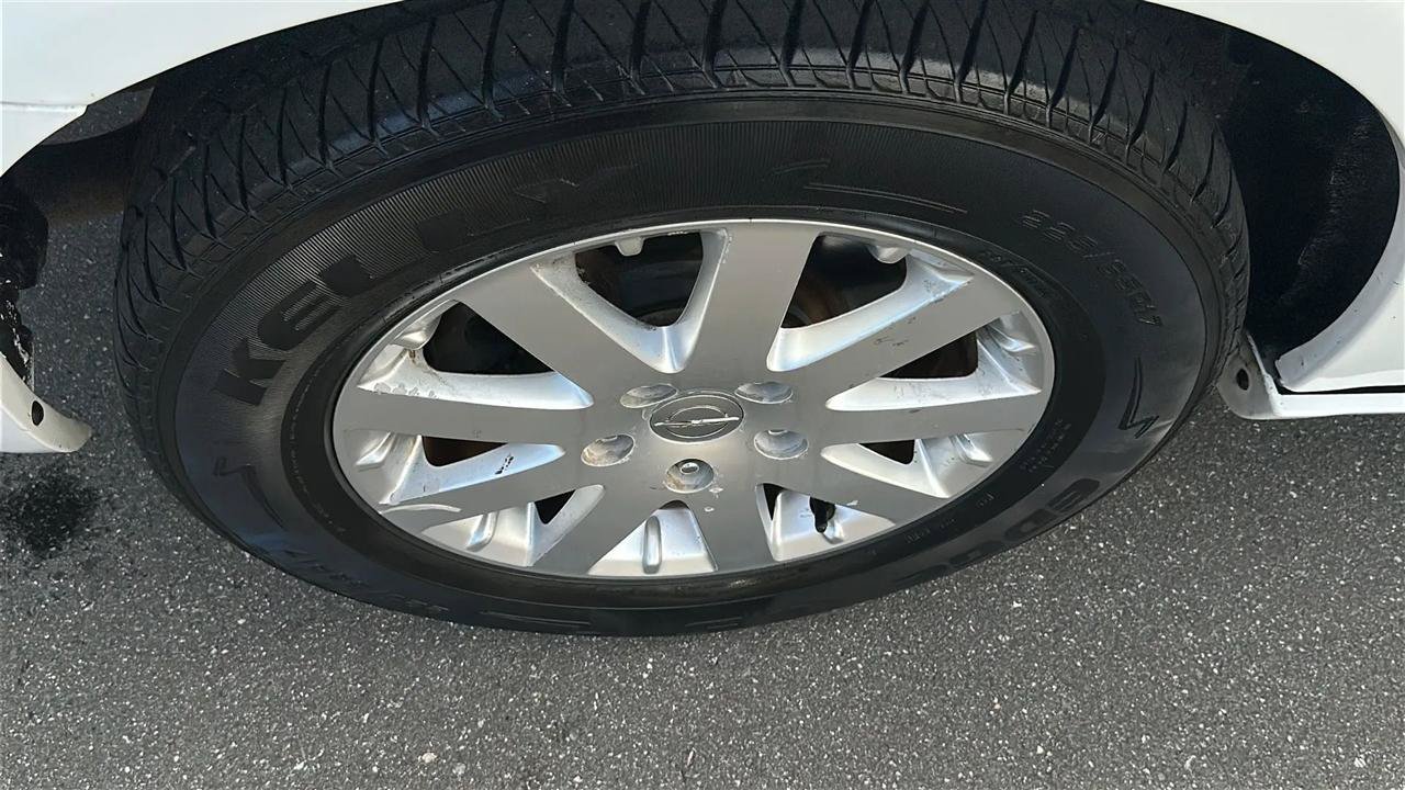 Used 2016 Chrysler Town & Country Touring FWD image 17