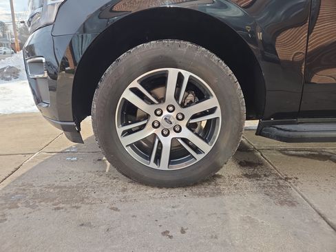 Used 2024 Ford Expedition Limited image 11