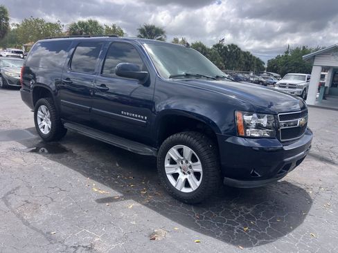 Used 2007 Chevrolet Suburban LT w/ LT Preferred Equipment Group RWD image 10