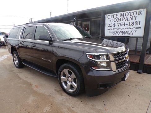 Used 2018 Chevrolet Suburban LT image 2