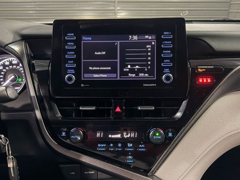 Used 2022 Toyota Camry LE image 23