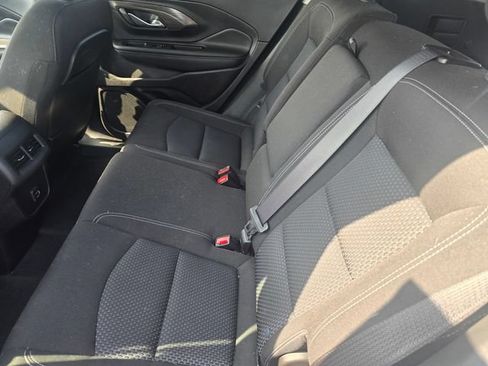 Used 2023 GMC Terrain SLE FWD image 12