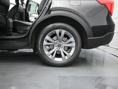 Certified 2022 Ford Explorer XLT w/ Equipment Group 202A image 25