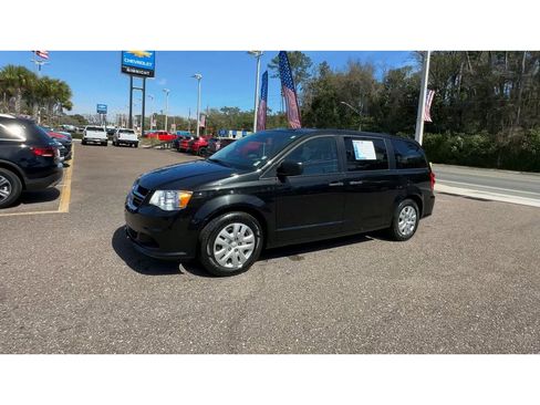 Used 2019 Dodge Grand Caravan SE image 6