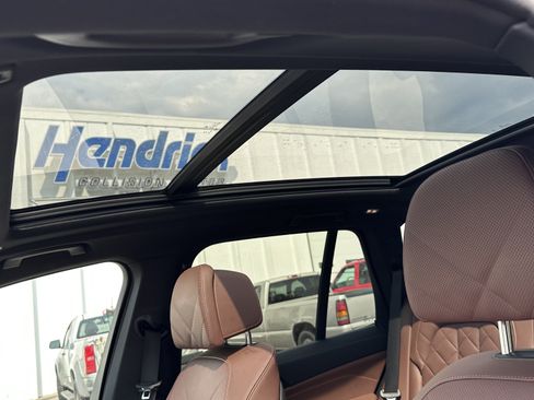 Used 2025 BMW X5 M60i AWD/4WD image 29