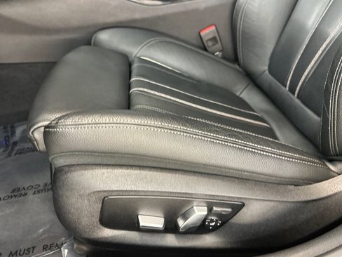 Used 2019 BMW 530e 530e iPerformance w/ Premium Package image 14