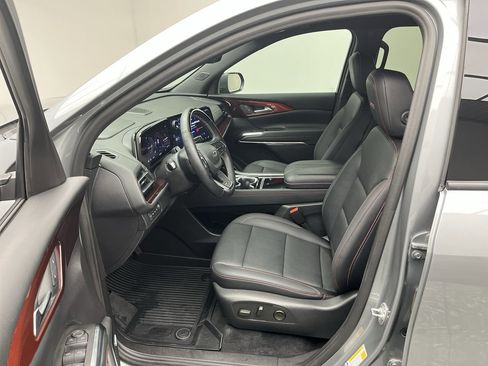 Certified 2024 Chevrolet Traverse Z71 w/ Enhanced Driving Package image 3